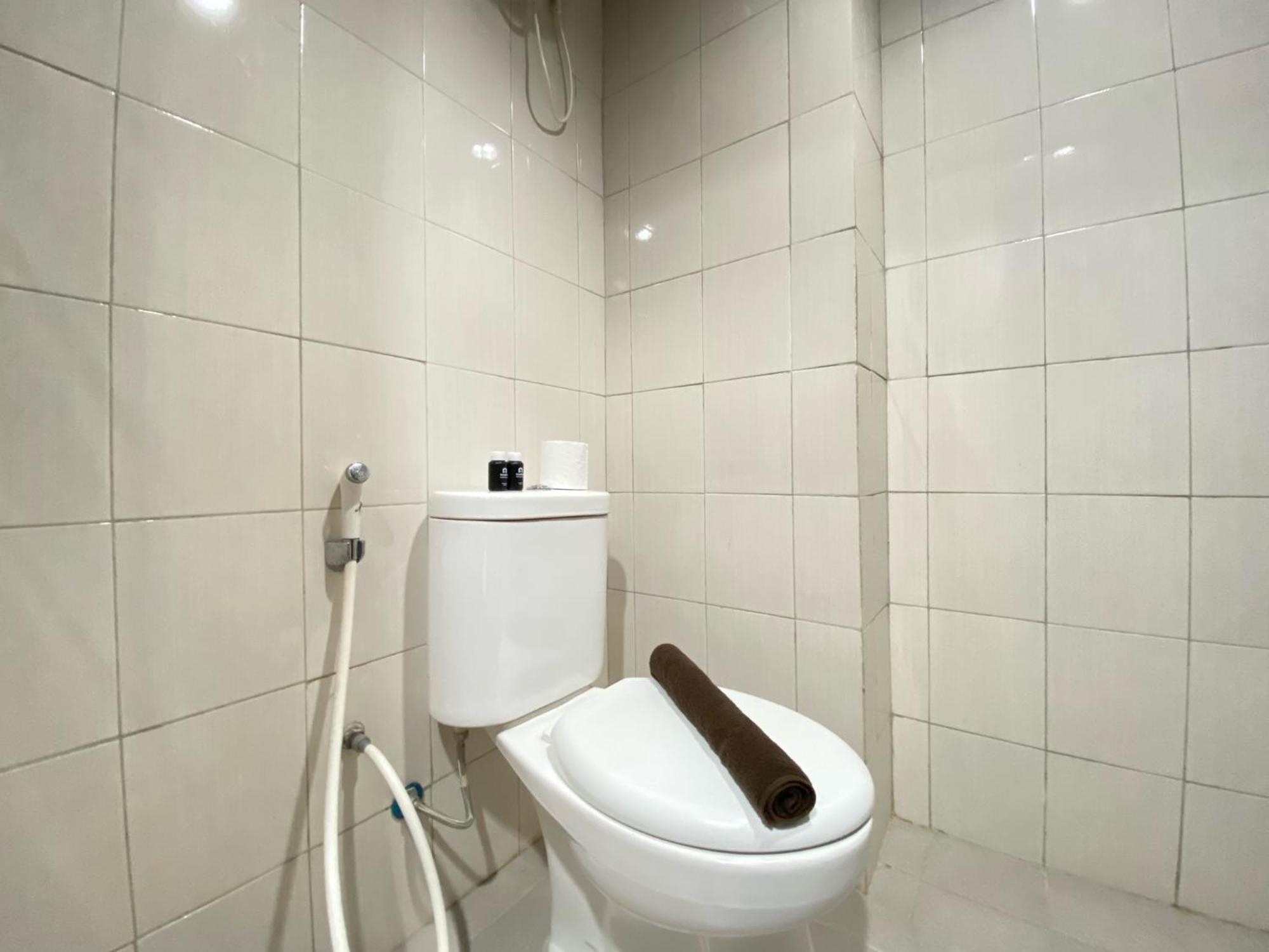 Homey 2br At Mekarwangi Square Cibaduyut By Travelio * Bandung
